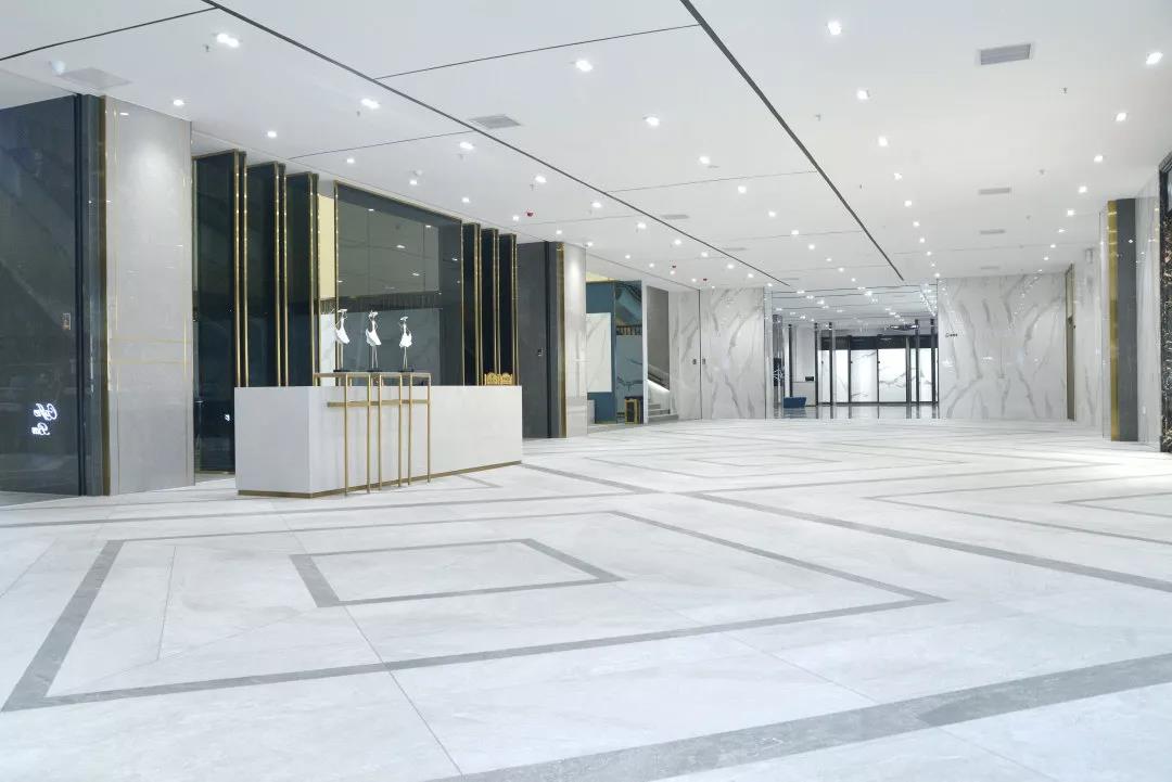 圣德保陶瓷佛山總部全新現(xiàn)代大板展廳矚目登場